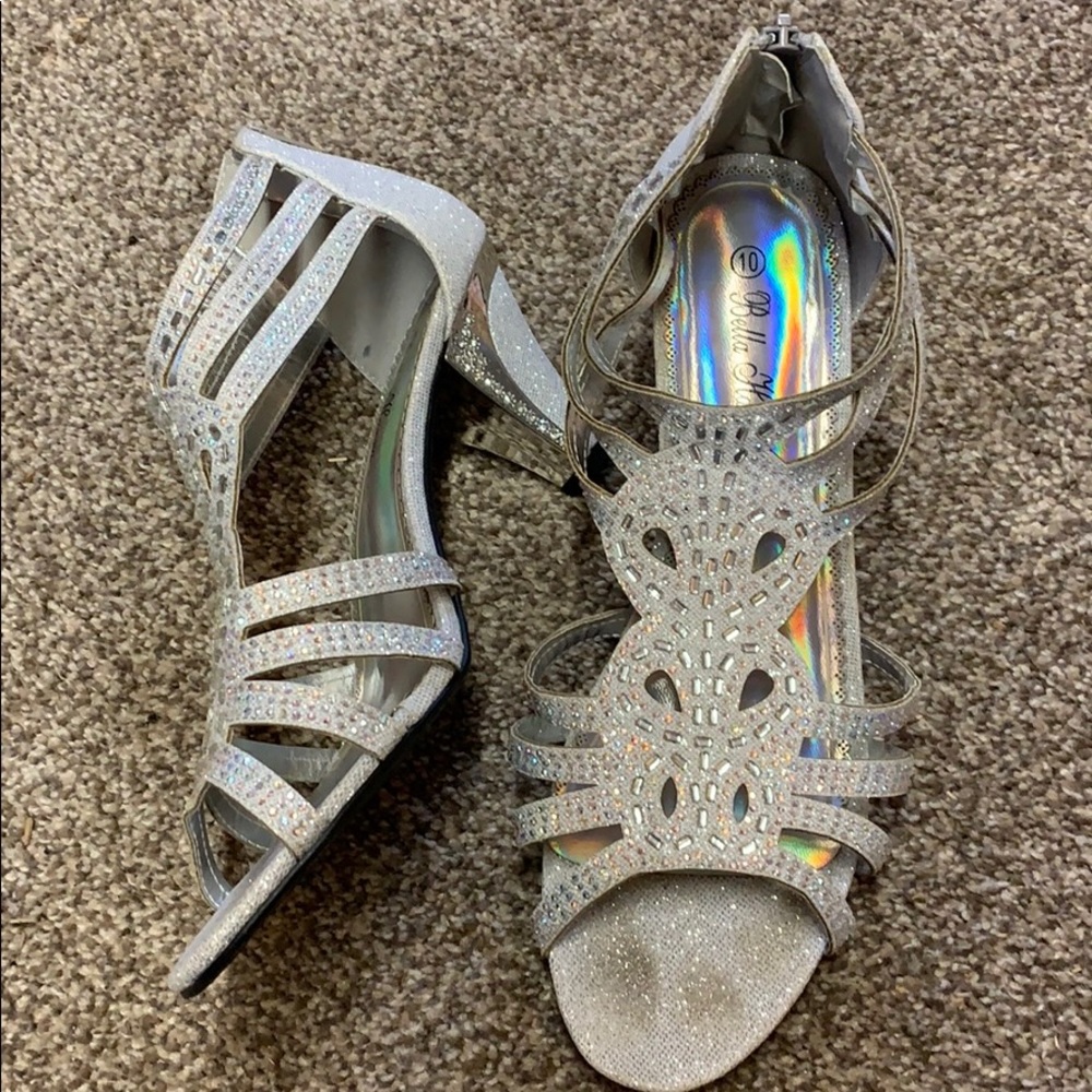 Beautiful silver studded heels!